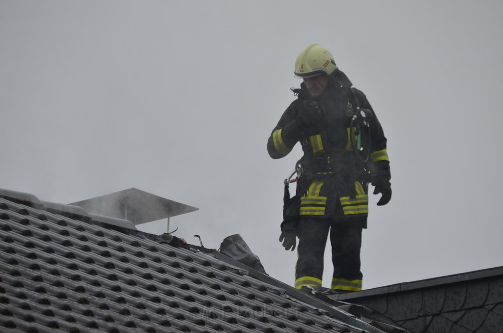 Feuer 2 Dach Koeln Brueck Diesterweg P43.JPG - Miklos Laubert